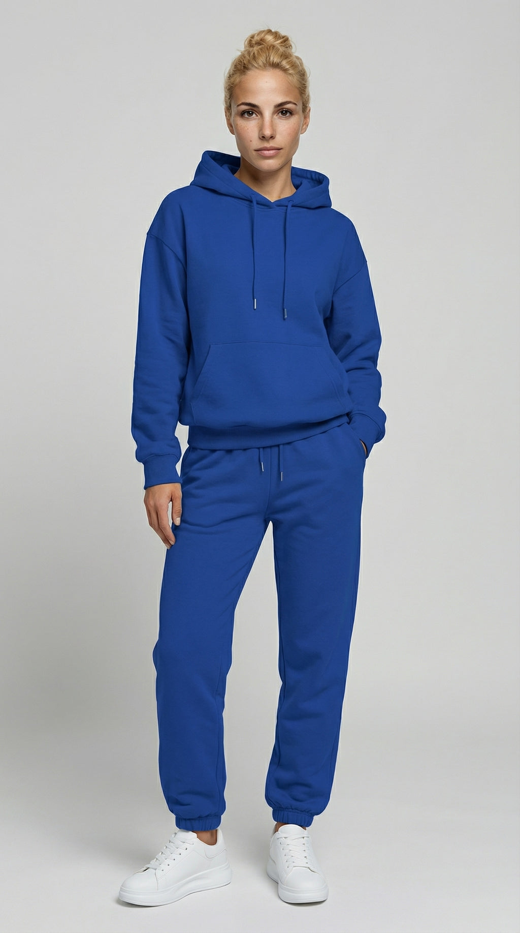 Ensemble deux pièces ajusté : top cache-cœur à manches longues + pantalon fluide taille haute.